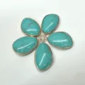 Druppelvormige turkoois edelsteen hanger detail met gouden rand, DIY sieraden accessoire stuk. - 32*22MM Vergulde Hanger / Turkoois (1 stuk)