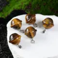 Ciondolo pianeta in pietra occhio di tigre, collana moda forma Saturno 3D per uso quotidiano. - Occhio di tigre