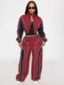 Detailansicht der amerikanischen Retro Sportstil zweiteiligen Jacke und weiten Hose. - S / Oberteil Und Unterteil / Burgunder Und Schwarz