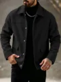 Vue detaille de veste elegante noire en laine pour hommes dotee de boutons et de poches. - S / Hauts / Noir
