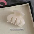 Korean style translucent small hair claw clip with pearl decoration elegant accessory - 6.5cm Round Spring / Clear White