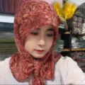 Retro floral print cotton linen hijab scarf for women, breathable sun protection head cover. - Red