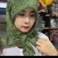 Green floral cotton linen headscarf, vintage breathable sun protection hijab for women. - Green