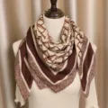 Foulard monogramme marron beige vintage femme chaleureux motif createur hiver elegant - Café Lettre D