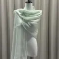 Sciarpa scialle in seta scintillante verde menta, elegante stola leggera per abito da sera. - Verde menta
