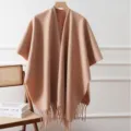 Chal capa liso con flecos color caqui, cárdigan de punto acogedor para mujeres. - 110*170cm / Camel