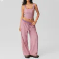 Elegante conjunto de loungewear rosa con lunares, crop top y pantalón ancho variante. - S / Parte Superior Y Inferior / Rosa Púrpura