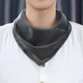 Stijlvolle geplooide driekhoekige sjaal voor dames, elegante nekwarmer en decoratieve sjaal. - Versie met diamanten / Premium Grijs