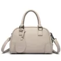 Borsa a mano Boston in pelle grigia elegante borsa a tracolla da donna con manico e ciondolo chic. - Grigio
