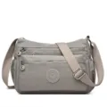 Borsa a tracolla in nylon grigio da donna, borsa casual multitasche con cinturino largo. - Grigio chiaro