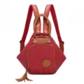 Zaino da donna in tela rossa con finiture in pelle marrone, manico e ciondolo con nappa elegante. - 16x22x25cm / Rosso