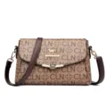 Borsa a tracolla marrone con monogramma da donna con tracolla in pelle e chiusura. - Marrone CLN