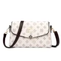 Borsa a tracolla monogramma bianca da donna con tracolla marrone e fibbia floreale. - Lettera Chiara con Marrone