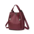 Elegante borsa a secchiello e zaino convertibile da donna in pelle rossa con serratura. - Rosso
