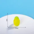 Miniatura di ananas in resina, piccolo ciondolo giallo per fai da te e decorazione tavola. - Ananas Giallo