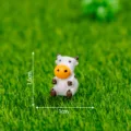 Mini statuetta mucca in resina decorazione scrivania accessorio fai da te micro paesaggio - Mucca che Alza la Mano / Bianco e Marrone