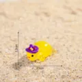 Mini tartaruga in resina luminosa con cappello magico e ornamento scrivania 2.5cm - Giallo Lucido