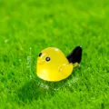 Statuetta di uccellino giallo in resina per paesaggio in miniatura e decorazione desktop. - Uccello dalla Coda Lunga / Giallo Luminoso