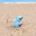 Miniature de canard en resine bleue mignonne avec lunettes de soleil pour bureau 1.7cm - Bleu Brillant