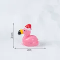 Simpatica statuetta fenicottero in resina con cappello di Natale, ornamento fai da te 2,1x2cm. - Rosa Lucido