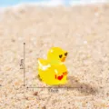 Mini statuetta papera gialla in resina con occhi a cuore, grazioso accessorio decorativo fai da te - Giallo Lucido