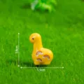 Simpatica statuetta di dinosauro in resina con stampa arcobaleno per decorare la scrivania. - Giallo Lucido