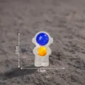 Mini resin astronaut figurine micro landscape DIY decorative accessory for desktop or car. - Glossy Luminous Holding Moon