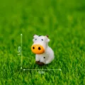 Mini figurine de vache en résine animal mignon micro paysage déco de bureau 1pc. - Petite Vache Assise / Blanc et Brun