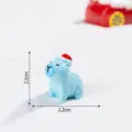 Simpatica statuetta capibara blu in resina con cappello di Babbo Natale, mini decoro. - Blu Lucido