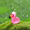 Mini statuetta fenicottero in resina luminosa, micro paesaggio decorazione giardino. - Lucido Luminoso - Cappello Orecchie Rosa