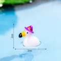 Statuetta fenicottero in resina, simpatico animale con cappello magico per micro paesaggio. - Jelly Luminoso Rosa Chiaro