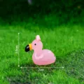 Mini Harz Flamingo Figur mit Schleife leuchtende DIY Handwerk Dekoration Ornament Miniatur. - Jelly Leuchtend Dunkelrosa