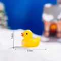 Petite figurine de canard en résine de Noël avec flocon, joli ornement de bureau. - Jaune Brillant