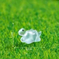Miniatur Harz Dinosaurier Figur, süßes kleines Ornament für Desktop, Puppenhaus und DIY. - Glänzender Blauer Stegosaurus