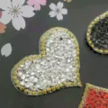 Kinder Herz Strass Haarnadel Harz Zubehör DIY Kleidung Flicken Dekoration glänzend. - Silber