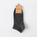 Chaussettes courtes unies gris foncé pour hommes en coton chaussettes de cheville avec étiquette - Taille unique / Gris foncé