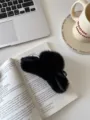 Grande pince à cheveux en peluche noire, accessoire doux d'hiver, élégante pince requin. - Clip Interne 11cm / Noir