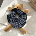 Chouchou à carreaux mignon avec adorable ours en peluche, accessoire de cheveux vintage. - Bleu (Plaid)