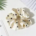 Grand chouchou à pois en satin attache queue de cheval mignon accessoire de mode cheveux - Pois Blanc Cassé