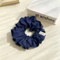 Chouchou en tissu plissé bleu foncé, attache queue de cheval élastique douce accessoire. - Bleu