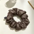 Chouchou en satin marron élégant pour femme, accessoire de coiffure style français. - Brun Caramel