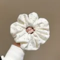 Chouchou de cheveux à pois en tissu style coréen détail, bande élastique tricotée douce. - Blanc Cassé