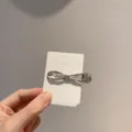Barrette nœud en métal argenté pince à cheveux style doux et cool pour frange femme - Infini / Argent