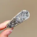 Détail de pince à cheveux en cristal scintillant, accessoire de mode pour frange en strass. - Pince à Cheveux Strass Triangle Noir