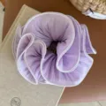 Chouchou plissé violet avec bord blanc, élastique élégant pour coiffure quotidienne des femmes. - Chouchou Violet
