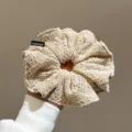 Chouchou en tricot ajoure beige, accessoire de coiffure tendance pour queue de cheval. - Kaki