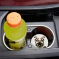Sottobicchiere per portabicchieri auto in silicone con simpatico gatto, vista dettagliata. - 7cm03