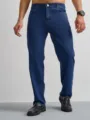 Jeans in denim dritto classico da uomo vista dettaglio, tessuto blu scuro premium, vestibilità comoda. - 28 / Pantaloni e gonne / Blu scuro