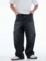 Gedetailleerd overzicht van de gewassen herenjeans met losse rechte pasvorm en mooie stiksels. - S / Bottoms / Zwart