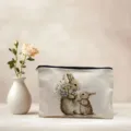 Linnen cosmetische tas met aquarel konijn illustratie, schattig rits etui detail. - Dubbele Konijnen met Boeket (04)